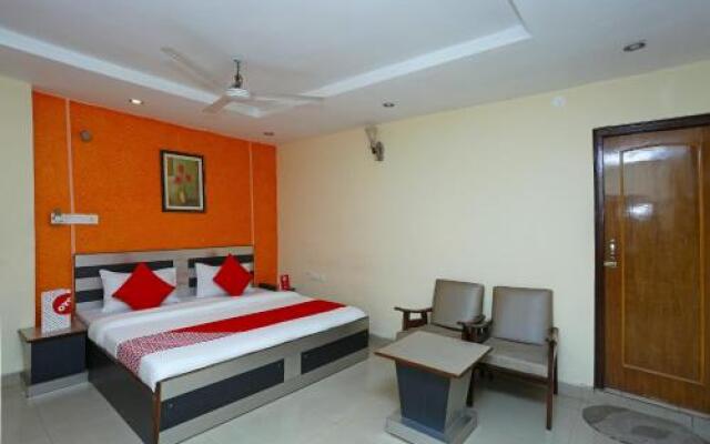 OYO 16818 Hotel Parakh