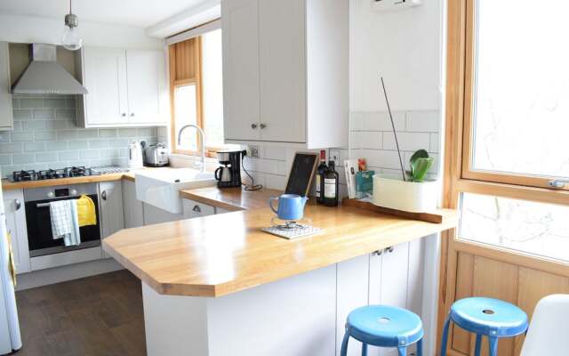 Lovely Flat in Brixton With Balcony