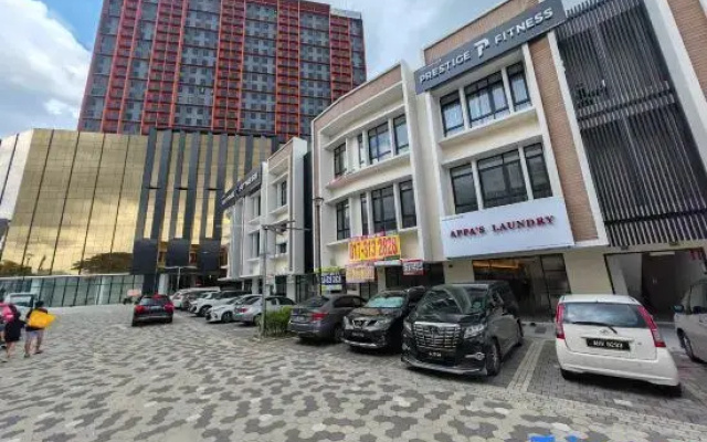 Piccadilly Greentown Premium Suites by IWH Suites