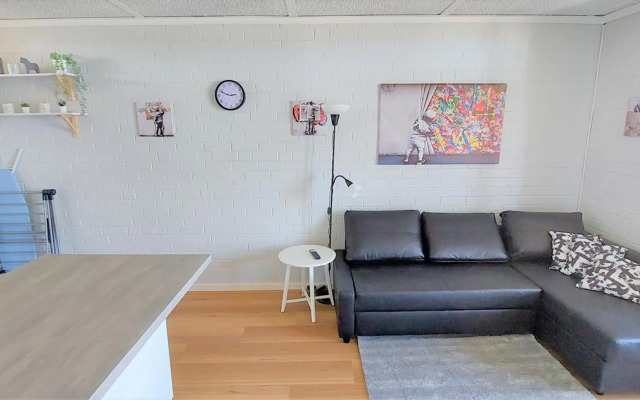 Sky High on Arundel - central Fremantle apartment