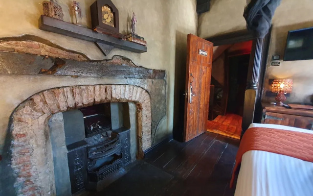 Hocus Pocus Tiny Hotel