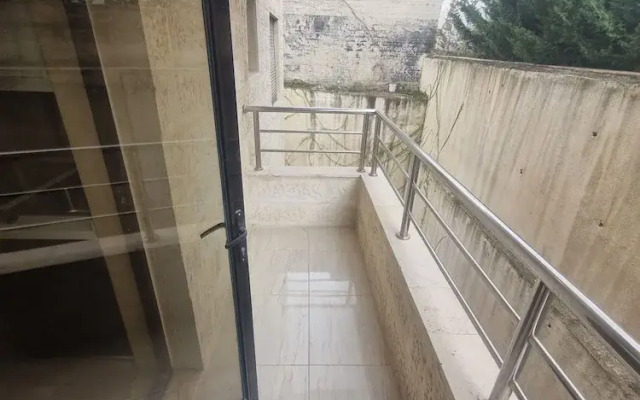 Charming Amman Apartment With Central Air-con & Street Parking