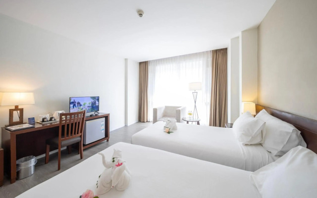 Golden Crown Grand Hotel