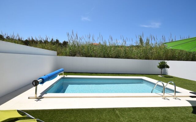 Gorgeous Villa in Salir do Porto With Private Swimming Pool