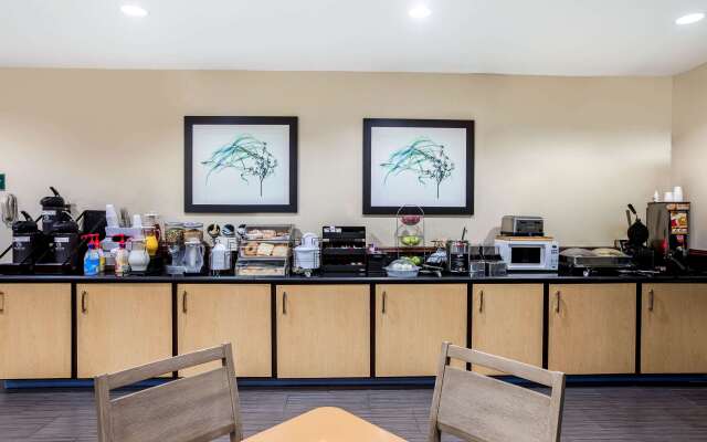 La Quinta Inn & Suites by Wyndham Pasadena