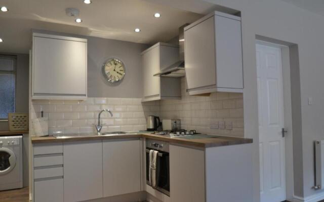 Charming 1 bed riverside apartment