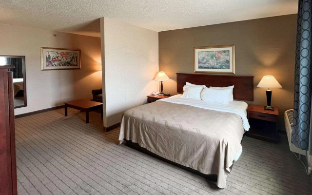 Quality Inn & Suites Grants - I-40