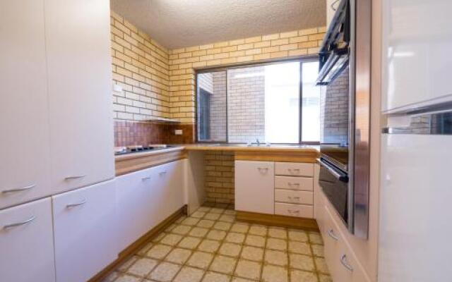 Golden Shores Unit 3, 21 Landsborough Parade