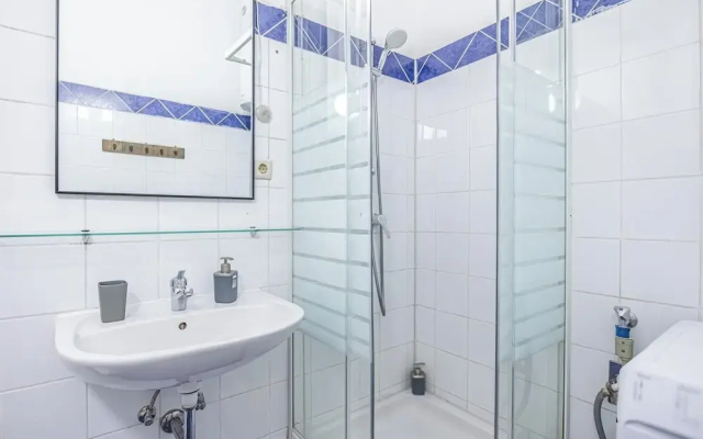 Modern 1BR Apartment Central Location