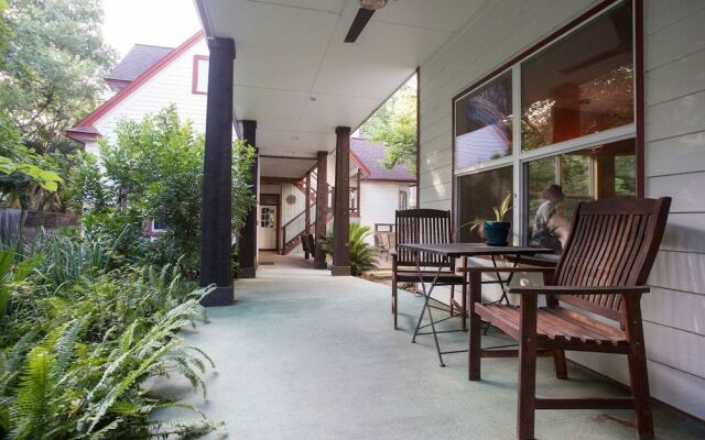 Brava House Bed and Breakfast