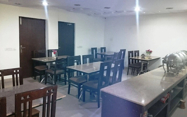 OYO 4184 Hotel Raj