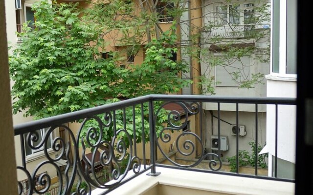 FM Luxury 2-BDR Apartment - Exclusive