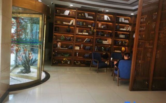 Holiday Inn (Fuyang Yingzhou District City Normal College)