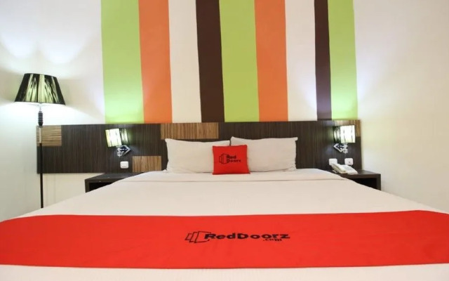 RedDoorz Plus near Keraton Yogyakarta 2