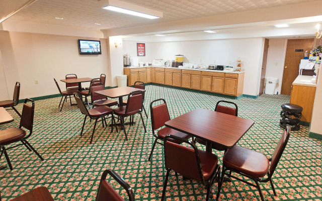 Ramada by Wyndham Panama City Beach / Beachfront