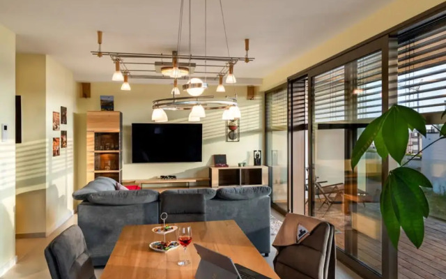 Mosel Sky Lounge With Loggia & Panoramic View