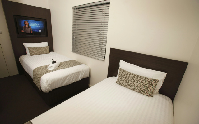 Pier 21 Riverside Apartment Hotel – Guest Rooms – Perth