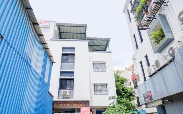 OYO 81205 Hotel Manikyaa