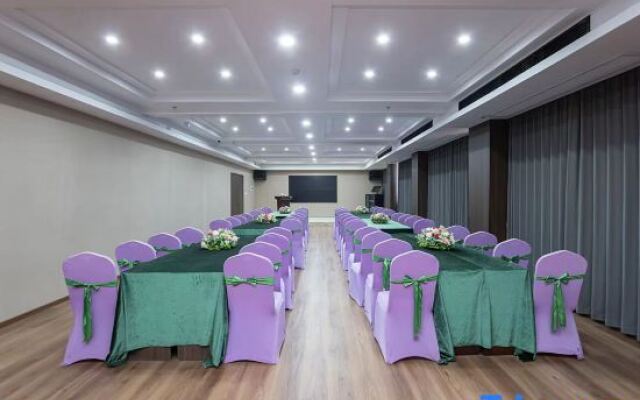 Shiwai Taoyuan Eco Hotel