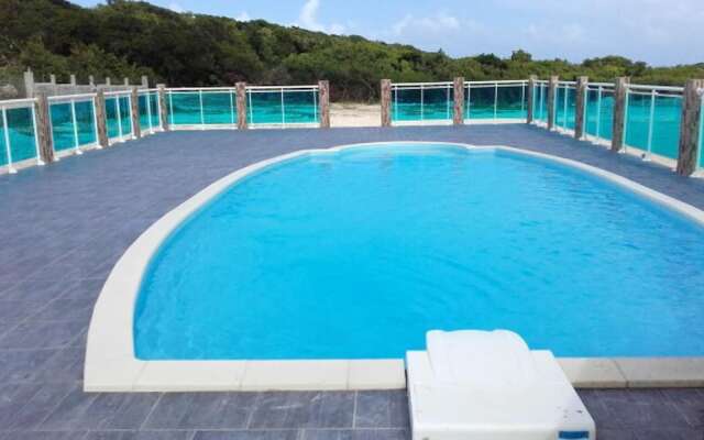 House With 2 Bedrooms in Saint François, With Pool Access, Enclosed Ga