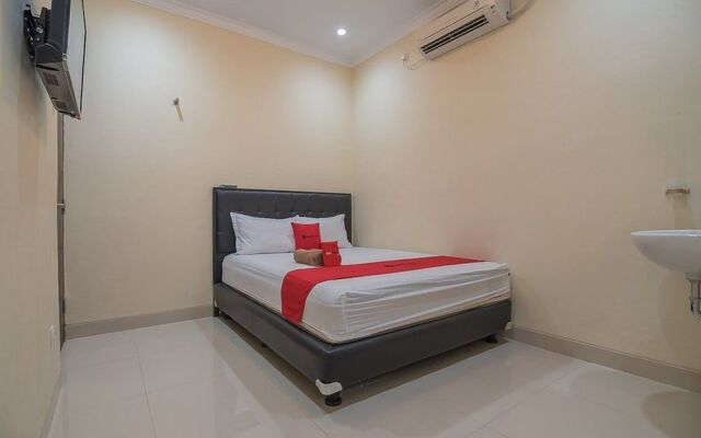 RedDoorz near Jalan Kusumanegara