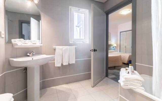 Hotel Abades Manzanil