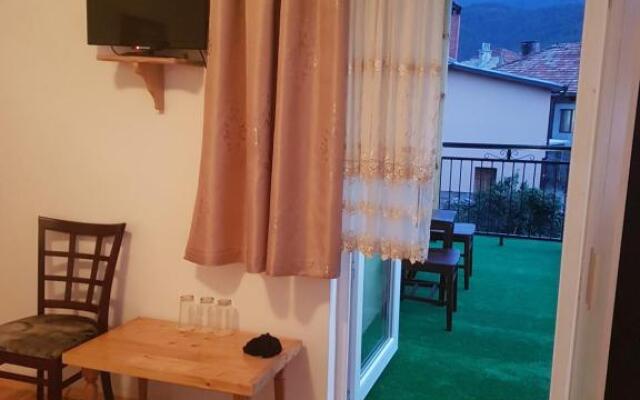 Yana Guest House