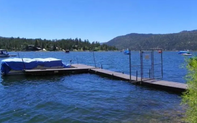 RedAwning Lakefront Retreat