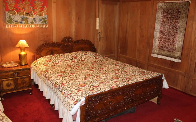 Wangnoo Worth Houseboats