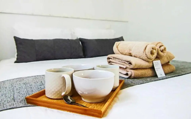 Phaedrus Living - Seaside Executive Flat Harbour 204