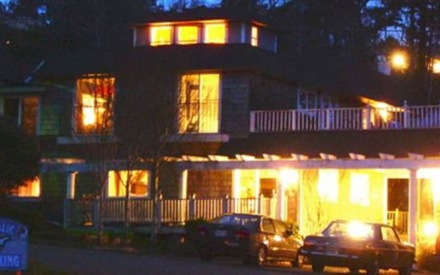 Salmonberry Inn & Beach House