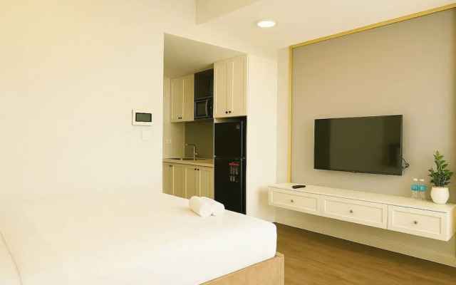 REM Rivergate Garden Pool Signature Apartments