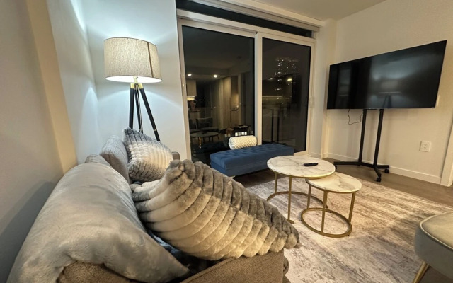 Silverstone Downtown Long-Term stay