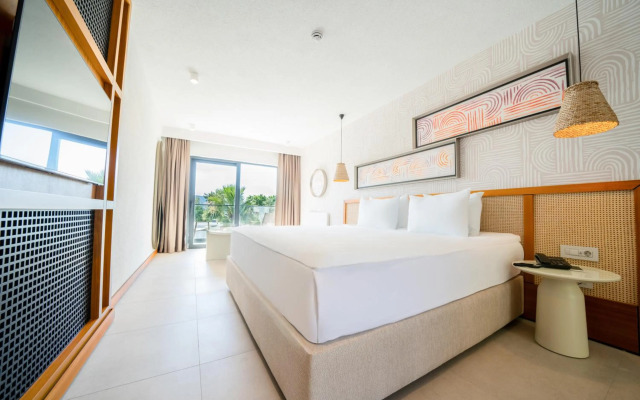 The Norm Collection Door'a