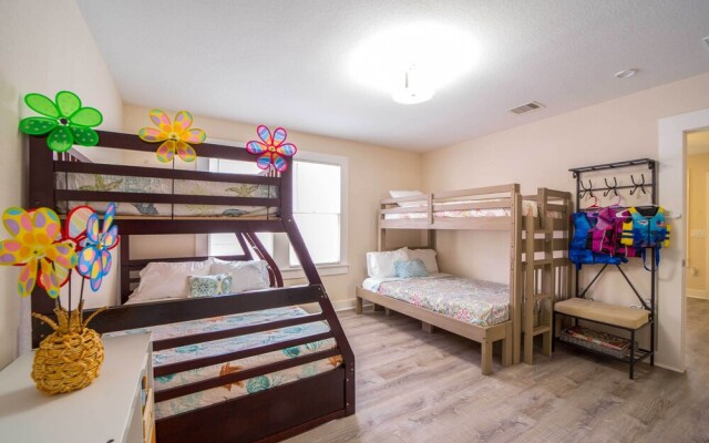 Bright Galveston Bungalow: 1/2 Mi to Pleasure Pier