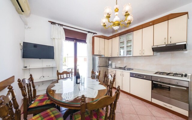 Nice Home in Sukosan With Wifi and 6 Bedrooms