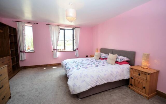 Immaculate 5-bed House Located in Caernarfon