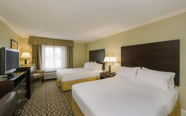 Holiday Inn Express & Suites Merrimack by IHG
