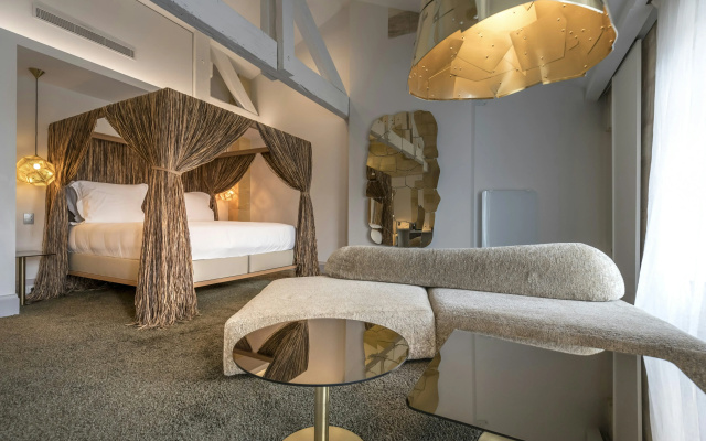 Yndo Hotel