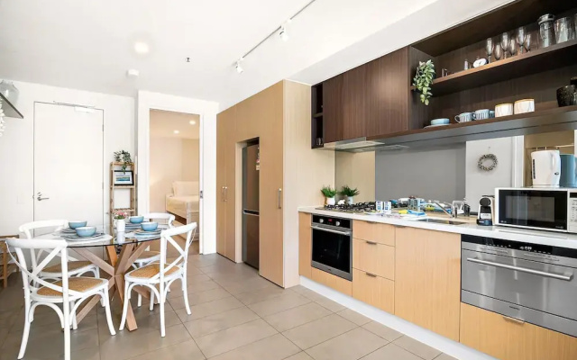 Modern 2-bedroom Retreat Minutes From St Kilda