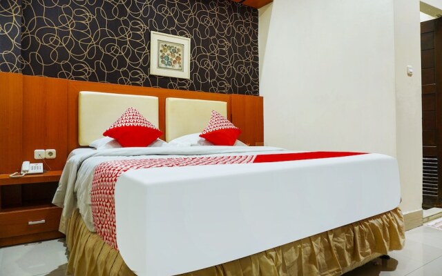 OYO Flagship 91245 Rika Hotel Makassar