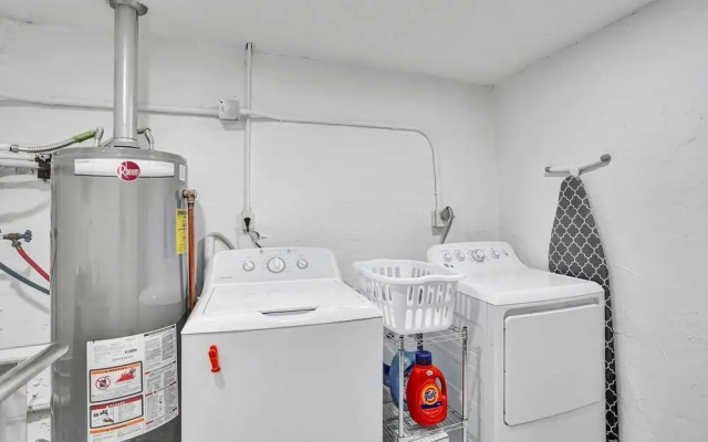 Newly Renovated 3BR Home with Hot tub