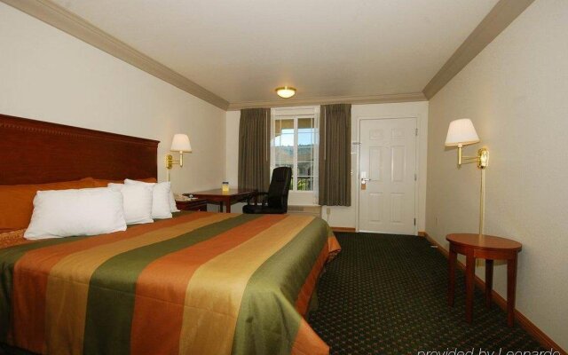 Cloverdale Wine Country Inn & Suites