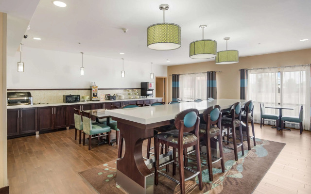 Quality Inn & Suites Quincy - Downtown