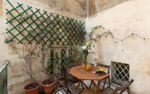 Iflat Monti Charming Apartment
