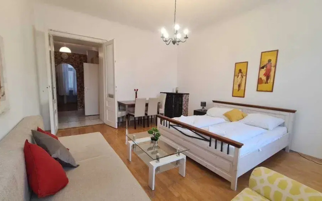 Spacious 2BR Apt Long Stay in Vienna