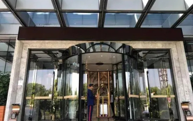 Vienna International Hotel (Wuhan Workers' Culture Palace Jiyuqiao Metro Station)