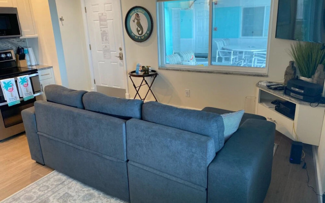 Pass a Grille Beach Views 709-13