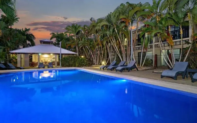 Comfort Inn - Suites Trinity Beach Club