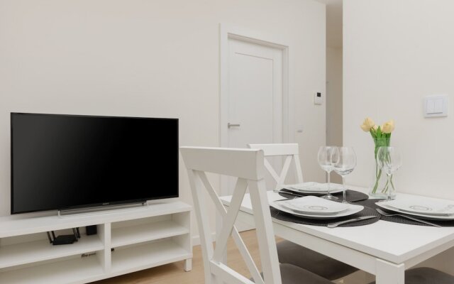 Lopianowa Apartment Warsaw by Renters